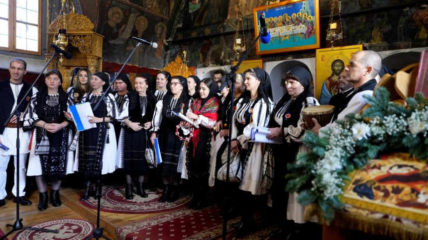 Satul sibian unde colindele au revitalizat comunitatea Festivalul din Sasau