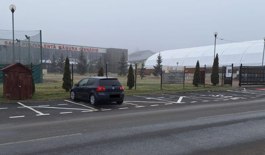 Statie de autobuz blocata in Cisnadie masina sta acolo de 10 zile