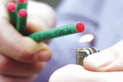 Sute de petarde confiscate de polististi la Iacobeni