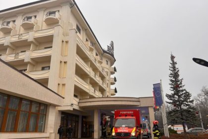 Tavan cazut in piscina la hotelul Hilton 8 oameni salvati
