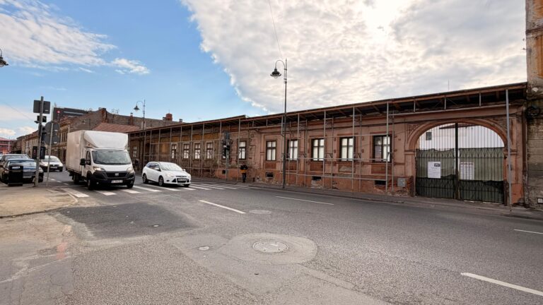 Viitoarea cladire de langa Prefectura starneste neliniste