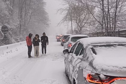 Zapada blocheaza traficul pe Valea Oltului