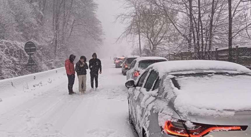 Zapada blocheaza traficul pe Valea Oltului
