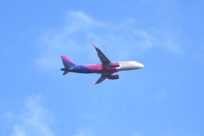 Zboruri repetate ale unui avion in zona aeroportului Sibiu