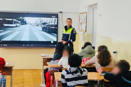 Zeci de elevi instruiti de politisti la Cisnadie