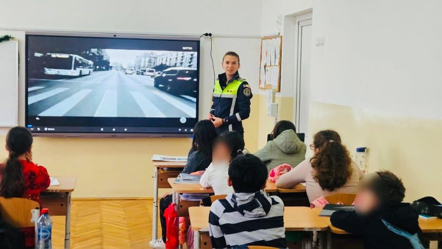 Zeci de elevi instruiti de politisti la Cisnadie