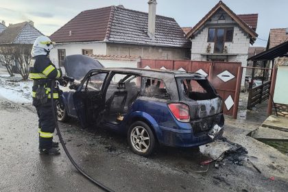 autoturism ars in fata portii in miercurea sibiului