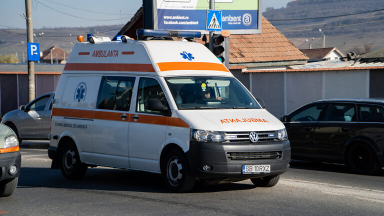 Accident in apropierea Agnitei masina rasturnata si o femeie ranita