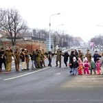 Au anticipat sarbatoarea Ziua Unirii celebrata in avans la Sibiu hora cu oficialitati si cativa localnici in giratoriul de la Dumbrava video foto