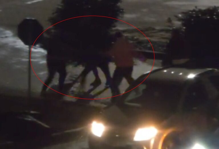 Bataie in parcarea Carrefour un tanar a fost internat la spital video