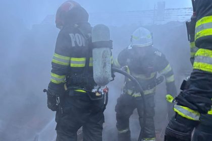 Casa mistuita de flacari in Armeni rulota arsa totalmente