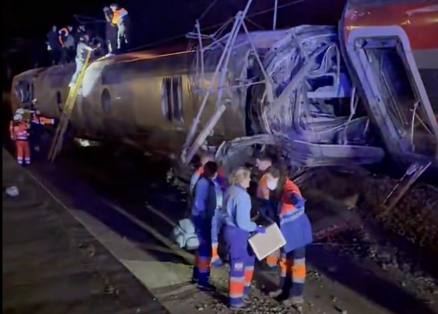 Cel puin cinci decedai n Spania dup deraiajul a dou trenuri de mare vitez la Adamuz Cordoba video