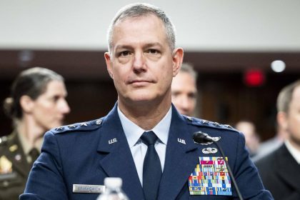 Comandantul suprem al Fortelor Aliate din Europa efectueaza o Inspectie a bazelor NATO de la Cincu si Sibiu