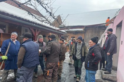 Comunitatea din Orlat s a mobilizat pentru familia care a ramas fara casa Primarul Urmeaza sa reparam acoperisul