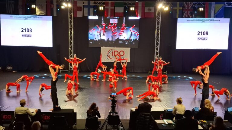 Copiii campioni din Sibiu in pericol sa nu participe la Campionatele Mondiale Acro Dance are nevoie de sprijin