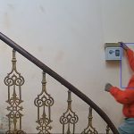 Doi indivizi suprinsi incercand sa fure in Sibiu