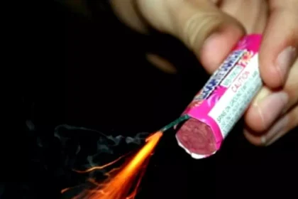 Doi tineri din Chirpar prinsi cu 100 de petarde ilegale