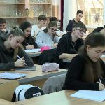 Doua scoli din Sibiu trec la cursuri online pe 15 ianuarie