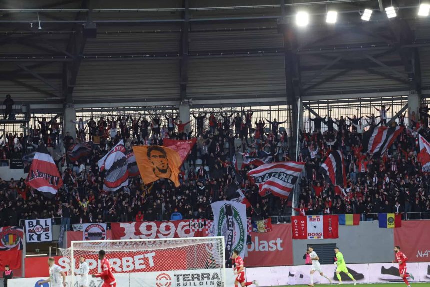 Fanii lui Dinamo asalteaza Sibiu Meci cu stadionul plin pe arena Municipal video