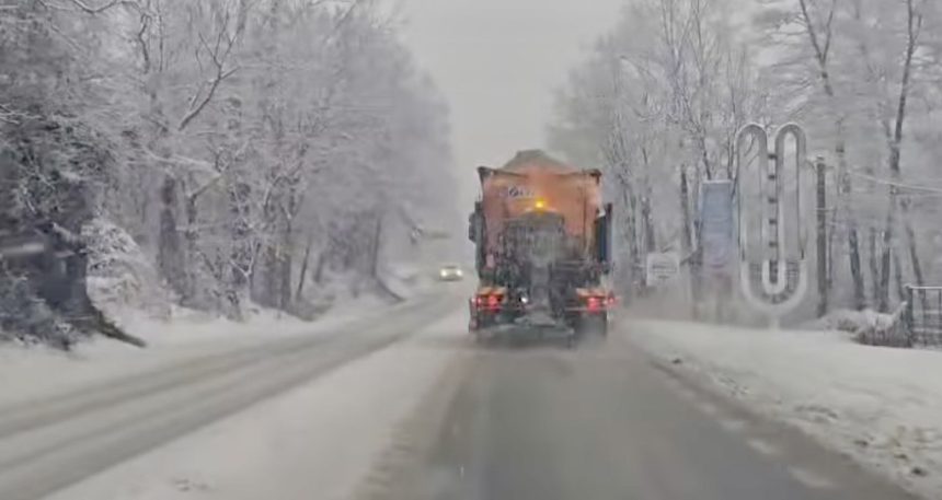 Iarna controleraza Valea Oltului drummarii intervin continuu