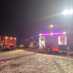 Incendiu puternic la Bradu din cauza unei afumatori