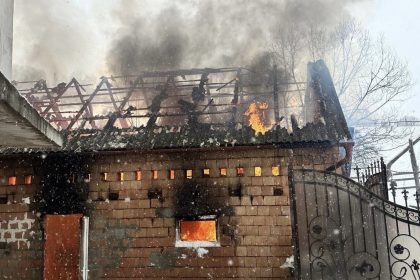 Incendiu puternic la Jina o persoana arsa la spital