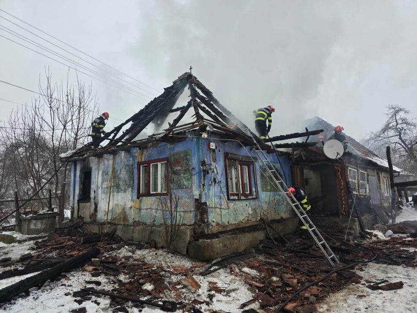 Incendiul le a mistuit locuinta in mijlocul iernii o familie cu 4 copii are nevoie de sprijin