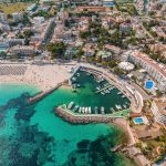 Insula preferata a europenilor creste preturile la cazare
