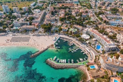 Insula preferata a europenilor creste preturile la cazare