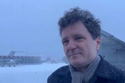 Nicusor Dan a stat blocat pe aeroportul din Paris