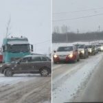 Ninsoarea afecteaza traficul pe DN14 si Bradu