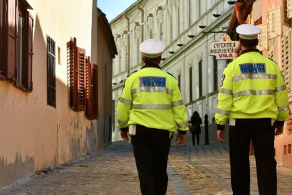 Politistii locai din Sibiu vor utiliza camere video portabile legea a fost adoptata