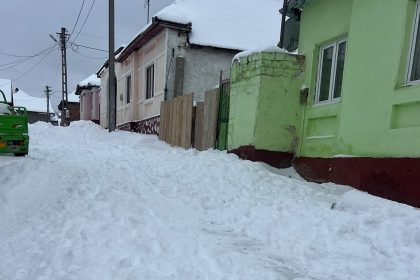 Sateni din Jina se considera izolati de namei