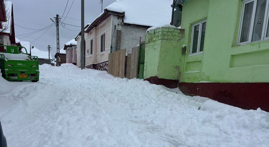 Sateni din Jina se considera izolati de namei