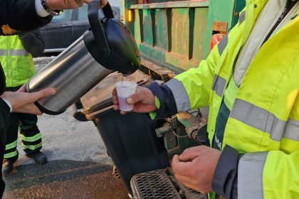 Si in ger si in ploaie Oamenii de la SOMA care mentin Sibiu curat