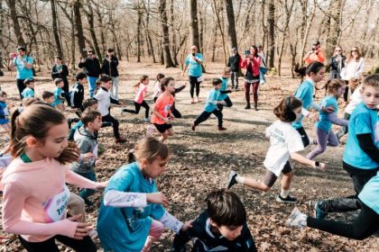 Sibienii sprijina mamele abuzate si copiii invitatie la un cros caritabil in Padurea Sopa