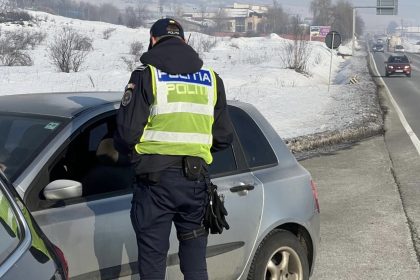 Sofer din Avrig prins conducand cu viteza pe DN1 avea permisul suspendat