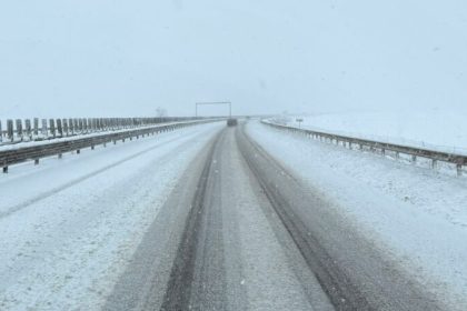 Trafic de iarna in toata tara drumuri inchise