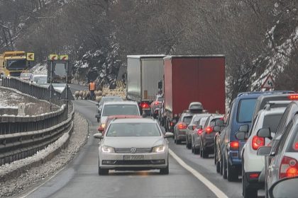 Trafic ingleunat pe Valea Oltului din cauza oilor