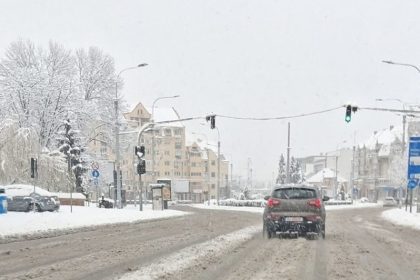 Traficul din Sibiu afectat de zapada intervin autospecialele