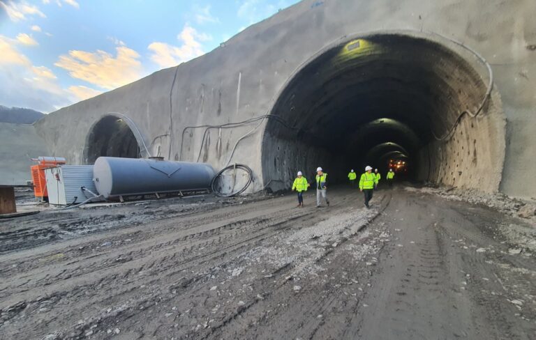 Tunelurile A1 Sibiu Pitesti avanseaza vesti despre ciotul Deva
