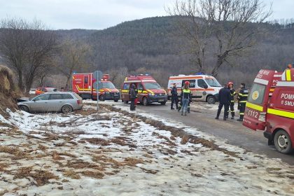 accident la salcau cu 4 raniti un sofer a pierdut controlul intr o curba video foto