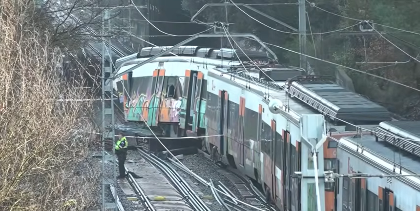 alt accident feroviar grav in spania zeci de raniti video