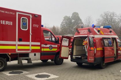 Accident grav intre Sacel si Salistte doua persoane blocate in masina