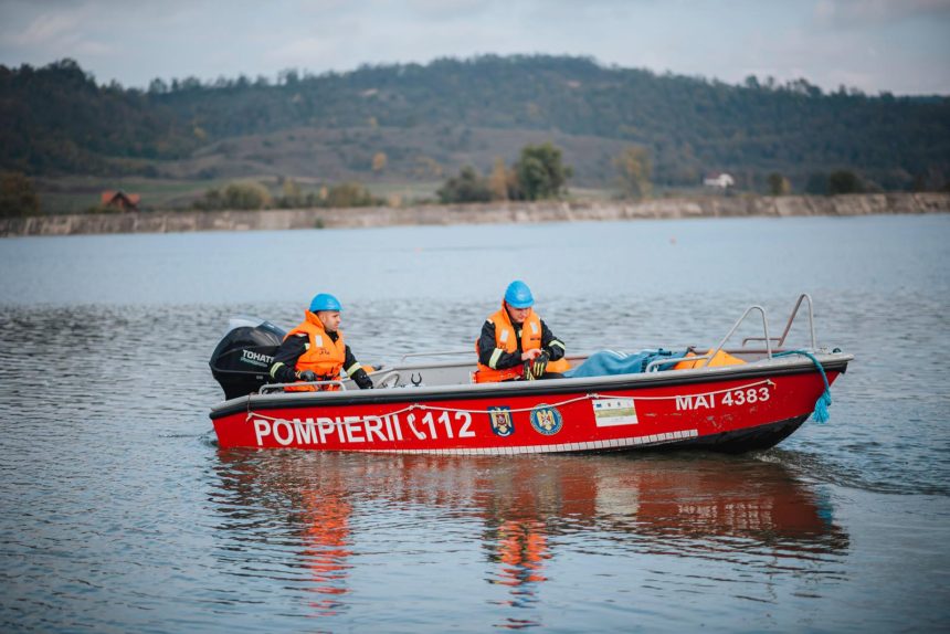 Barbat cazut intr un lac la granita dintre Sibiu si Alba scafandrii sunt in cautarea lui