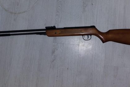 Barbat din Merghindeal cercetat penal pentru modificarea armei avea un incarcator cu 8 cartuse