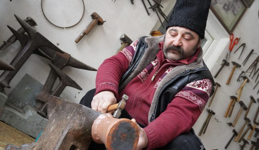 Caldararul din Brateiu care a expus la New York si Viena Sunt cunoscut ca fiind cel de la Calvin Klein