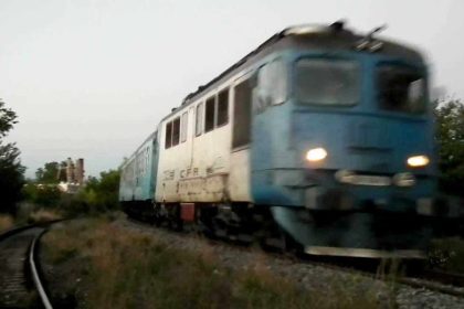Circulatia trenurilor restrictionata in Bucuresti si Petrosani din cauza hoTilor care au taiat cablurile