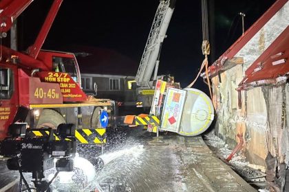 Cisterna cu gaz rasturnata pe DN1 la Scoreiu repusa pe roti dupa aproape 10 ore soferul a fost sanctionat
