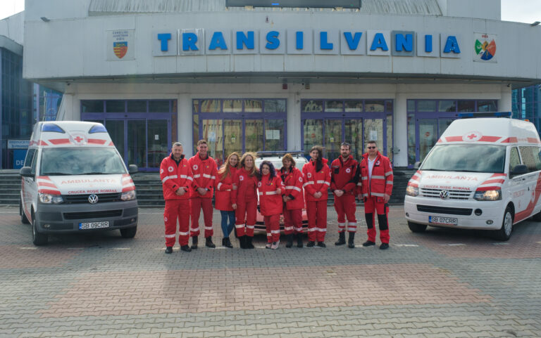 Crucea Rosie Sibiu isi lanseaza serviciul de ambulanta foto